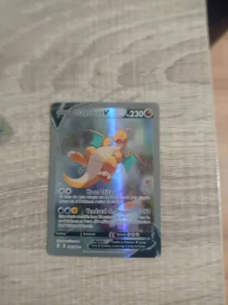 Carta Pokémon Dragonite V