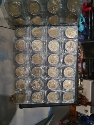 Álbum de monedas 2 euros completo hay 240 monedas
