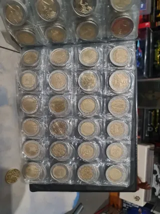 Álbum de monedas 2 euros completo hay 240 monedas