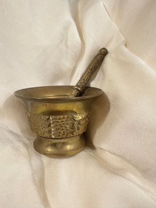 Mortero y mano di bronzo in miniatura