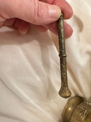 Mortero y mano di bronzo in miniatura