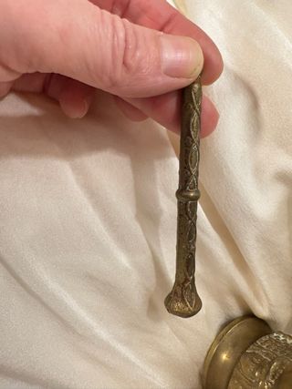 Mortero y mano di bronzo in miniatura