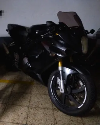 Hyosung GT 125 R.  Moto Deportiva Negra 125cc.