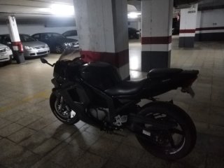 Hyosung GT 125 R.  Moto Deportiva Negra 125cc.