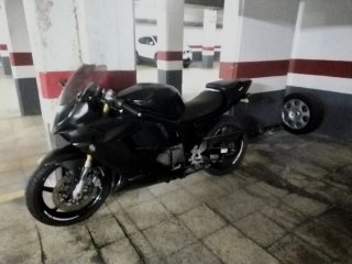 Hyosung GT 125 R.  Moto Deportiva Negra 125cc.