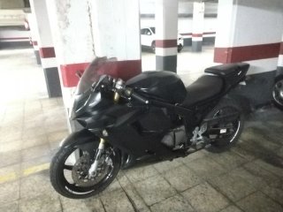 Hyosung GT 125 R.  Moto Deportiva Negra 125cc.