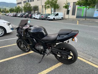 Hyosung GT 125 R.  Moto Deportiva Negra 125cc.