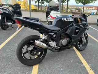 Hyosung GT 125 R.  Moto Deportiva Negra 125cc.