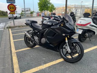 Hyosung GT 125 R.  Moto Deportiva Negra 125cc.