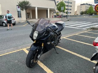 Hyosung GT 125 R.  Moto Deportiva Negra 125cc.