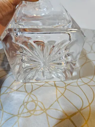 Licorera de cristal tallado