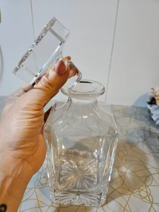 Licorera de cristal tallado