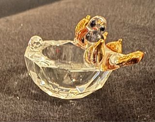 Miniatura in cristallo con uccelli da bagno