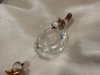 Miniatura in cristallo con uccelli da bagno