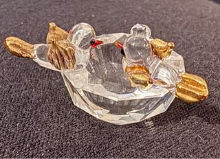 Miniatura in cristallo con uccelli da bagno