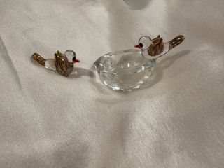 Miniatura in cristallo con uccelli da bagno