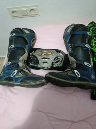 Ropa y botas moto cros