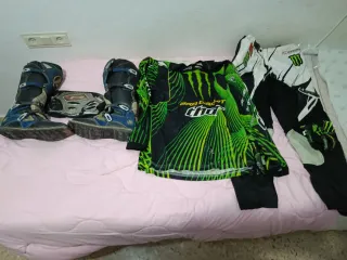 Ropa y botas moto cros