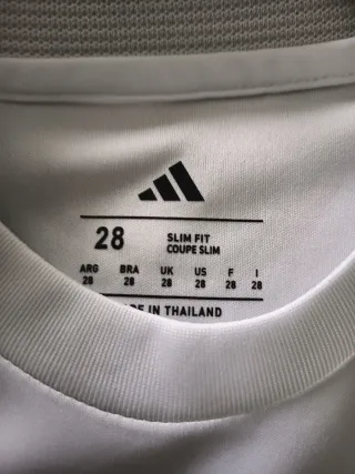 Equipación niño Real Madrid. Mbappe 10. Talla 28