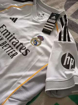Equipación niño Real Madrid. Mbappe 10. Talla 28