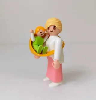 Madre con bebé Playmobil