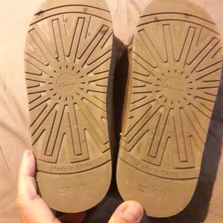 Pantuflas Zuecos Marrones Tipo Tasman