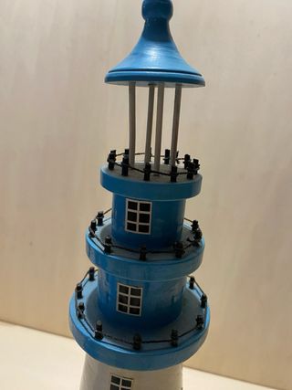 Faro decorativo in legno blu e bianco