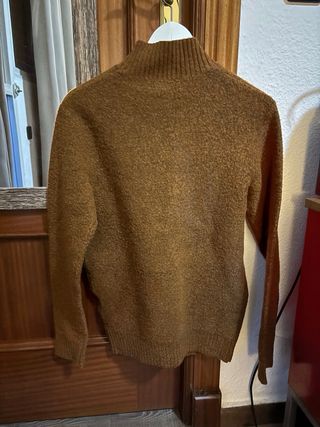 Jersey marrón cuello alto