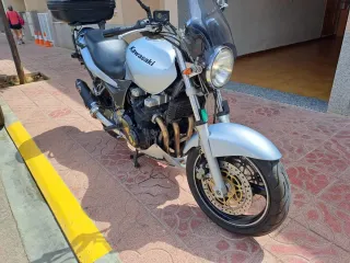 Kawasaki Naked 750 Plata