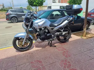 Kawasaki Naked 750 Plata