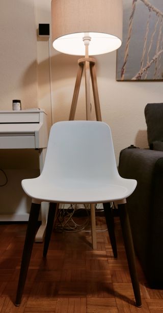 Mesa y 4 Sillas Salón blancas