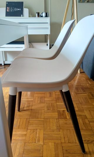 Mesa y 4 Sillas Salón blancas