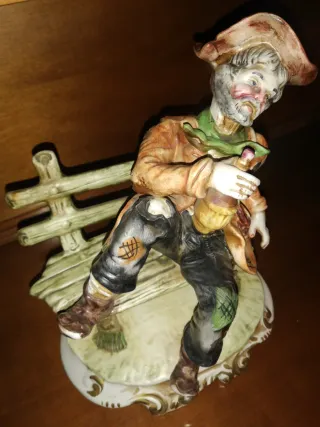 Statua ceramica Capodimonte vintage uomo seduto