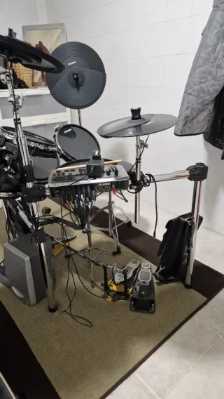 Batería Eléctrica Alesis DM10 Studio Kit