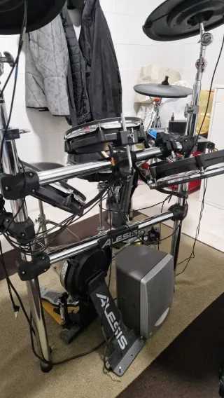 Batería Eléctrica Alesis DM10 Studio Kit