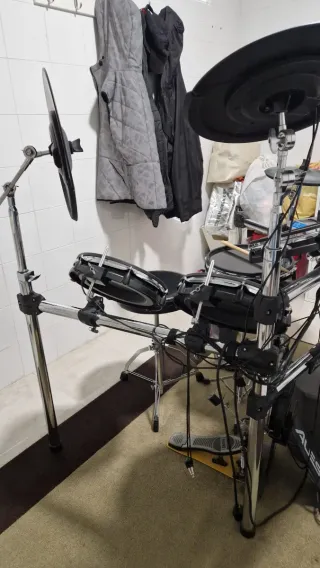 Batería Eléctrica Alesis DM10 Studio Kit