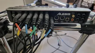 Batería Eléctrica Alesis DM10 Studio Kit