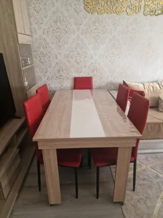 Mesa de comedor madera y tela