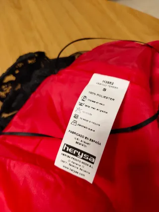 Vestido elegante rojo y negro