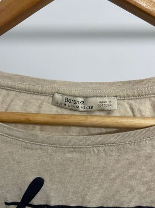 Camiseta Bershka floral