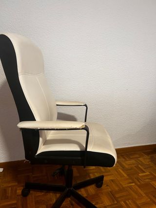 Silla de oficina cuero blanco y negro
