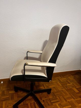 Silla de oficina cuero blanco y negro