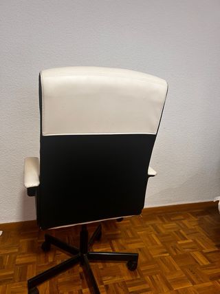 Silla de oficina cuero blanco y negro