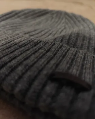 Gorro de lana Sfera Men gris