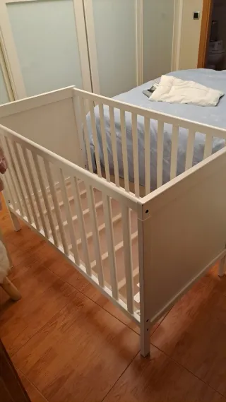 Cuna de bebé blanca ikea