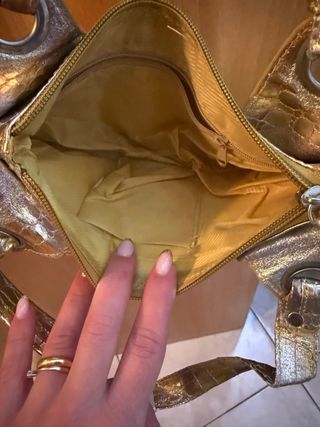 Borsetta dorata effetto coccodrillo