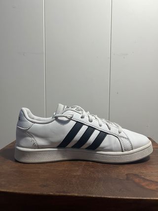 Zapatillas Adidas Grand Court Blancas y Negras