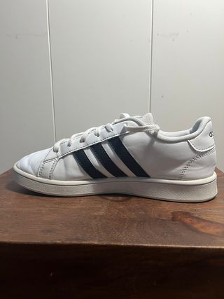 Zapatillas Adidas Grand Court Blancas y Negras