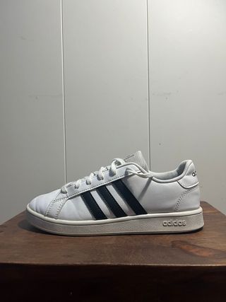 Zapatillas Adidas Grand Court Blancas y Negras