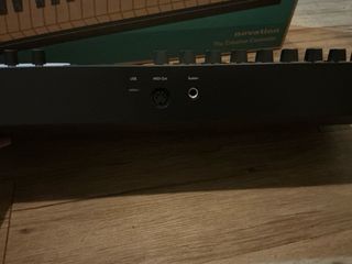 Novation Launchkey MK4 49 Controlador MIDI